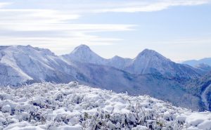 【冬の八ヶ岳連峰・天狗岳】冬山の自然に包まれ山小屋でゆっくり一泊