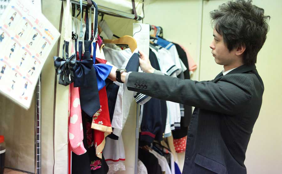 【業務風景】コスプレ用の衣装の管理。清潔感と把握のしやすさが管理のポイントです。
